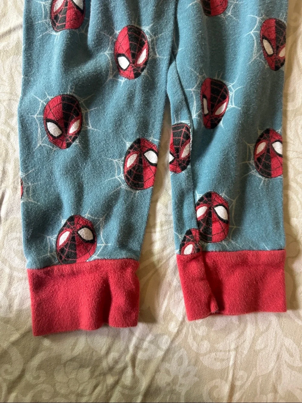 Marvel Kids Spider-Man Face Print Pajama Set in Blue and Red